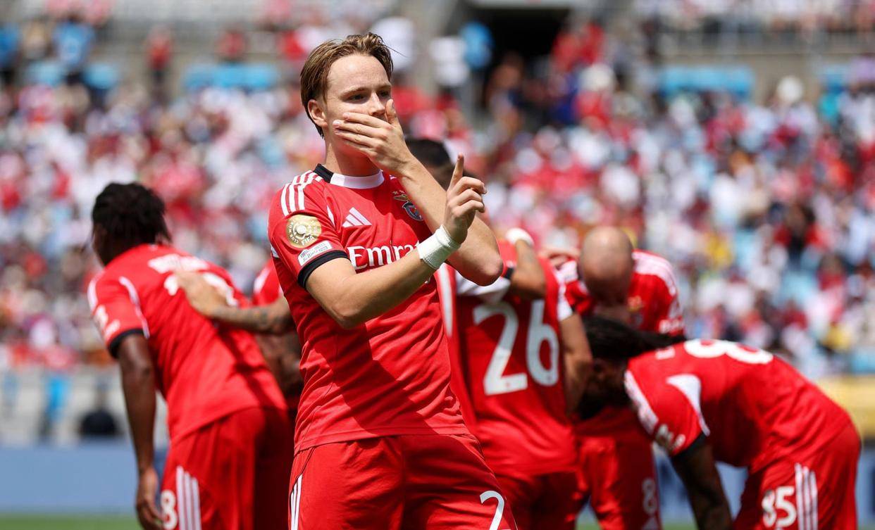 莱万多夫斯基爆冷击败拜仁，连败引爆全场！