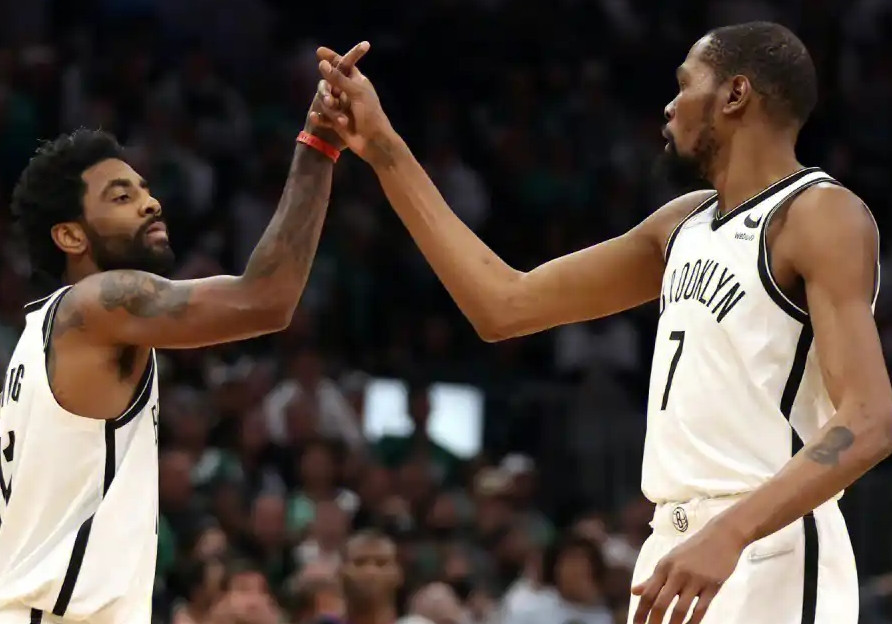 杜兰特连续七场比赛得分超过势不可挡，拜仁挑战极限！